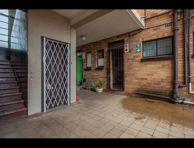 8 BEDROOM APARTMENT BLOCK FOR SALE IN ROSETTENVILLE